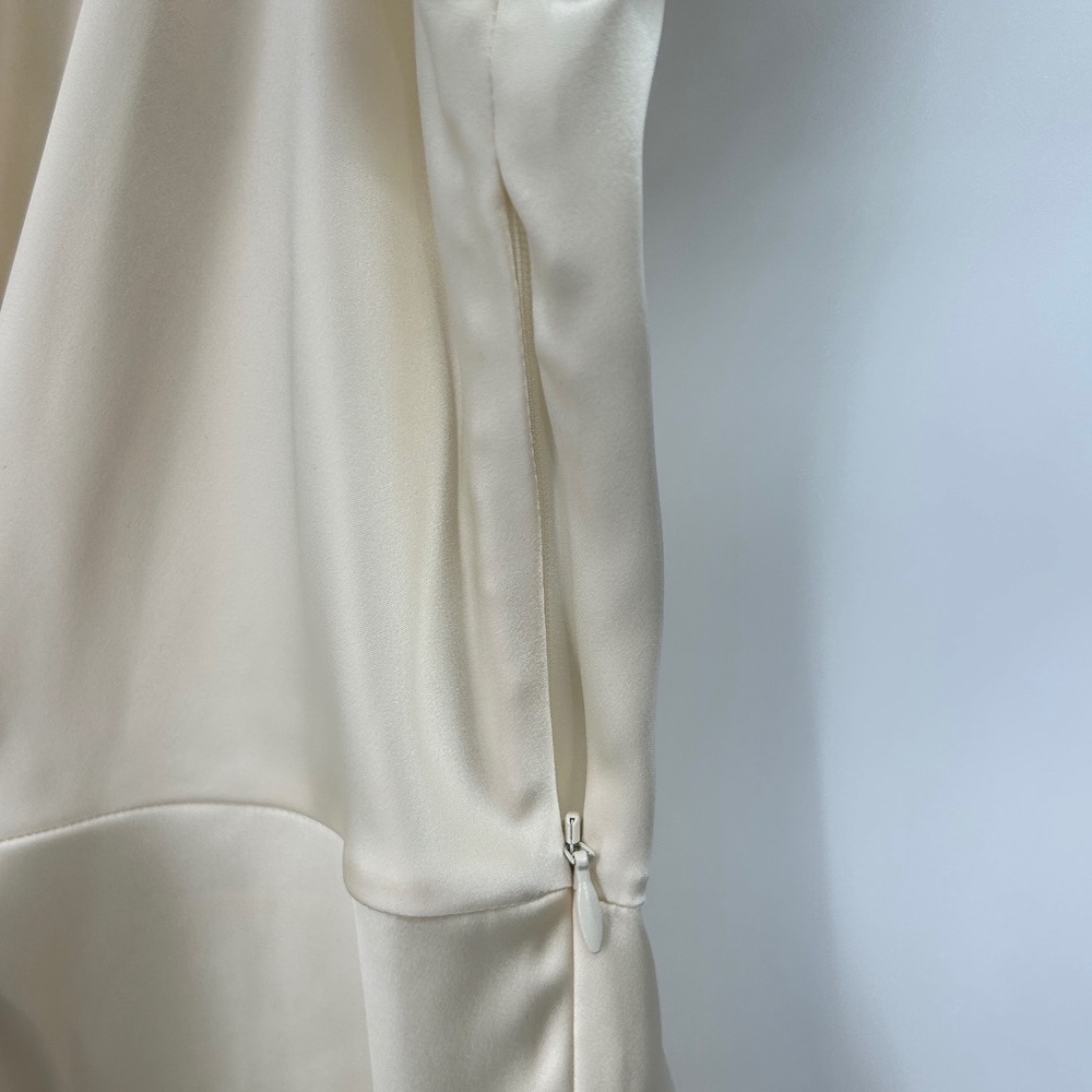 Theory Revolve Ivory Soft Satin LS Twist Blouse V-Neck Long Sleeve Top Size 6 - Picture 7 of 11